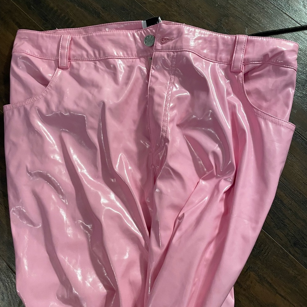 Pink pleather pants - Picture 2 of 3